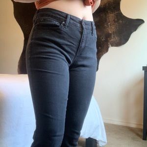 Black Mid Rise Slim Levi Jeans.